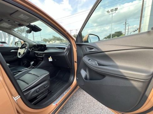 Used 2025 Buick Encore GX Avenir w/ Avenir Technology Package image 24