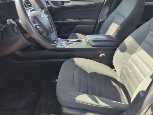 Used 2020 Ford Fusion SE FWD image 14