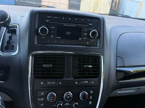 Used 2017 Dodge Grand Caravan SXT FWD image 23