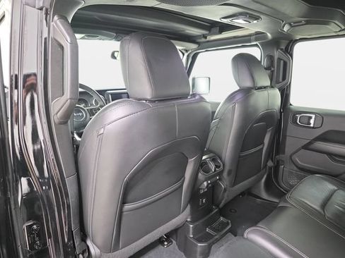 Used 2018 Jeep Wrangler Unlimited Sahara w/ LED Lighting Group AWD/4WD image 12