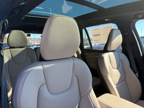 New 2026 Volvo XC90 T8 Ultra w/ Lounge Package image 9