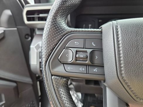 Used 2025 Toyota Tacoma SR5 AWD/4WD image 23
