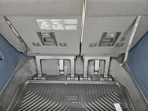 New 2026 Kia Carnival EX FWD image 22