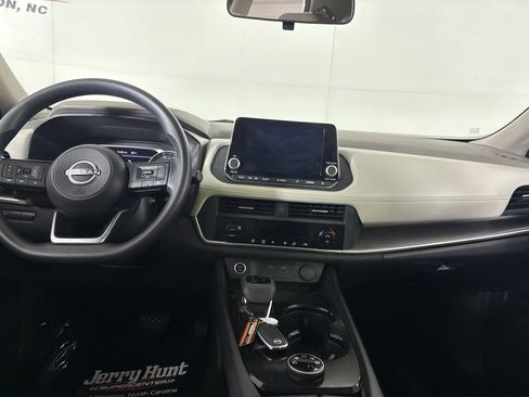 Used 2023 Nissan Rogue SV AWD/4WD image 24