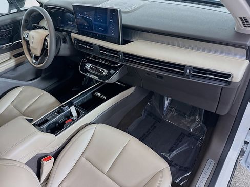 Used 2023 Lincoln Corsair FWD image 30
