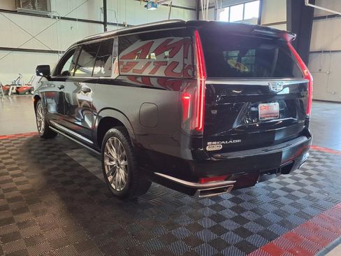 Used 2021 Cadillac Escalade ESV Premium Luxury w/ Driver Assist Tech Package AWD/4WD image 5