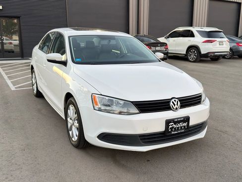 Used 2011 Volkswagen Jetta SE image 2