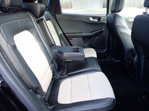 Used 2022 Ford Escape Titanium w/ Titanium Elite Package AWD/4WD image 18