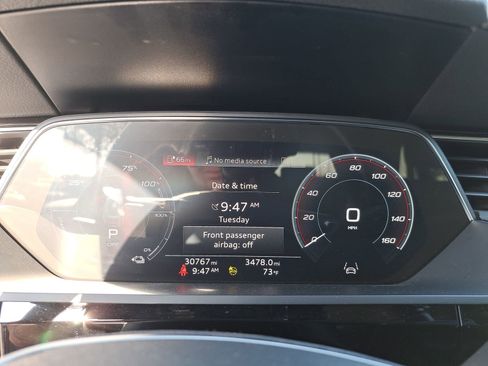 Used 2023 Audi e-tron Premium w/ Convenience Plus Package image 9