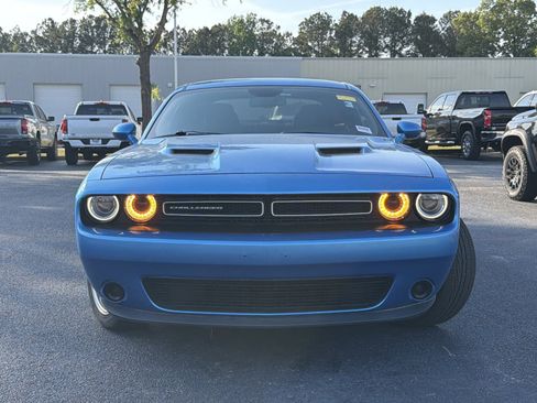 Used 2019 Dodge Challenger SXT RWD image 6