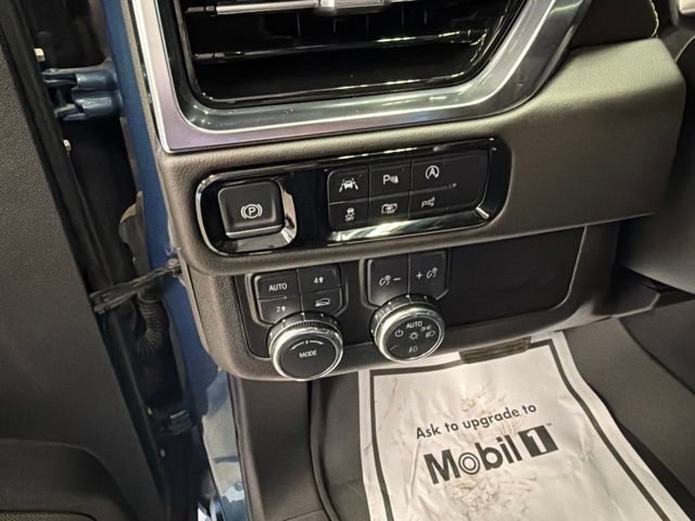 Used 2025 GMC Yukon Elevation AWD/4WD image 17
