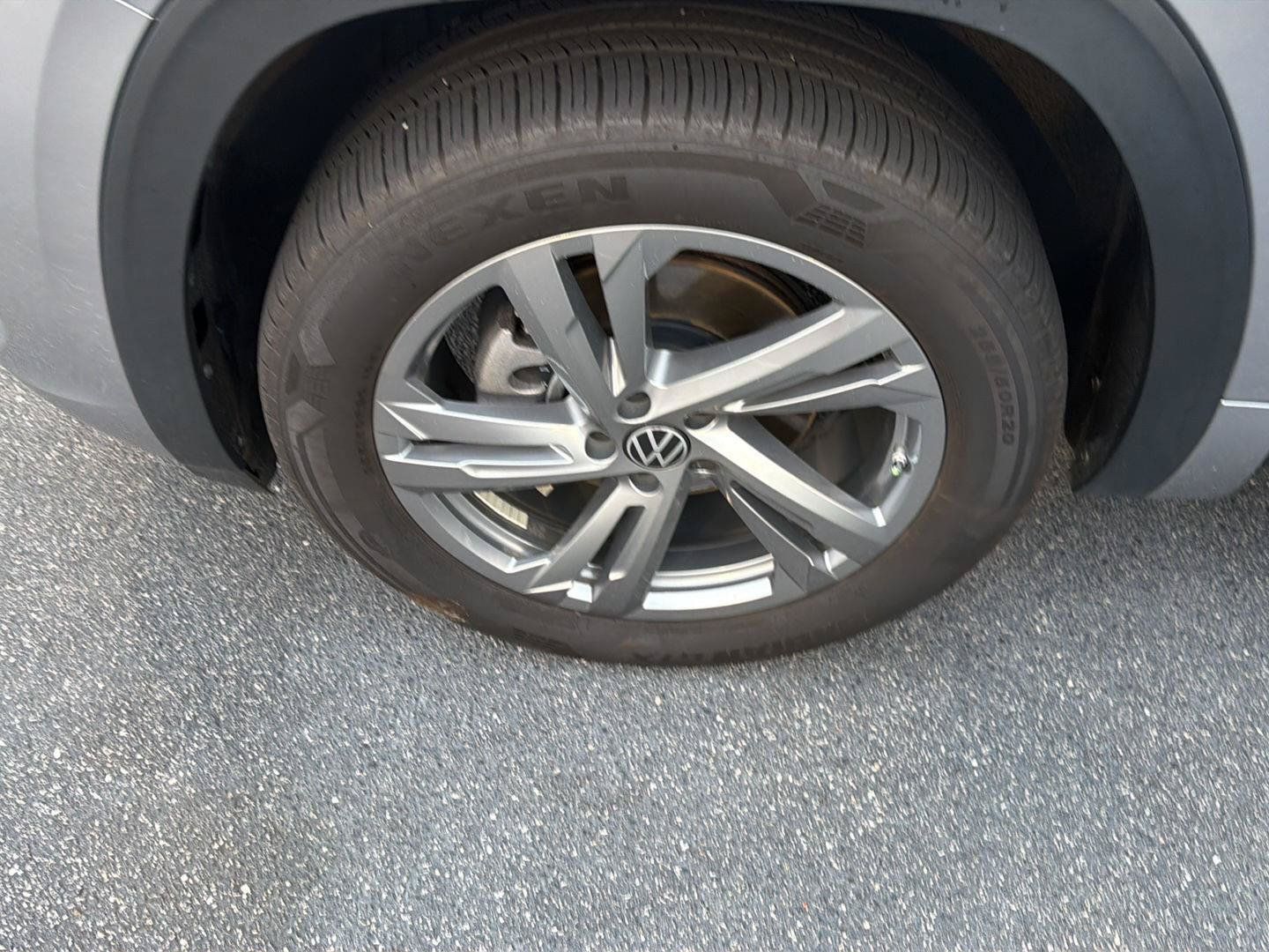 Used 2024 Volkswagen Atlas Cross Sport SEL R-Line AWD/4WD image 37