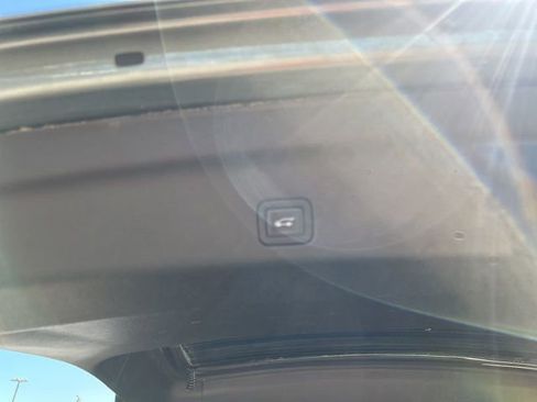 Used 2023 Chevrolet Suburban Premier image 30