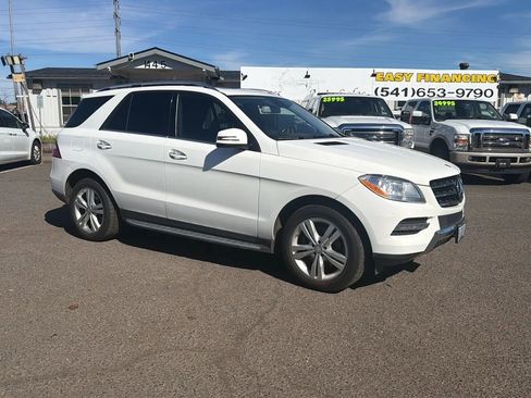 Used 2015 Mercedes-Benz ML 350 ML 350 4MATIC Sport Utility 4D image 2