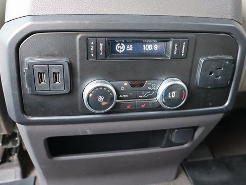 Used 2020 Ford Expedition Limited image 27