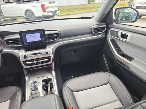 Certified 2022 Ford Explorer XLT w/ Equipment Group 202A image 22