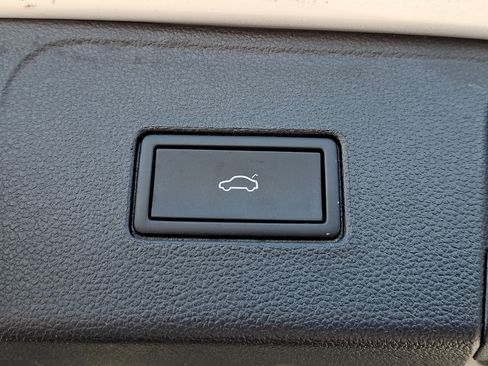 Used 2022 Volkswagen Atlas SE image 32