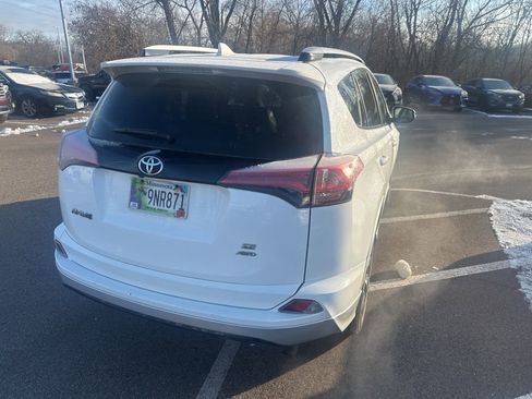 Used 2016 Toyota RAV4 SE image 10