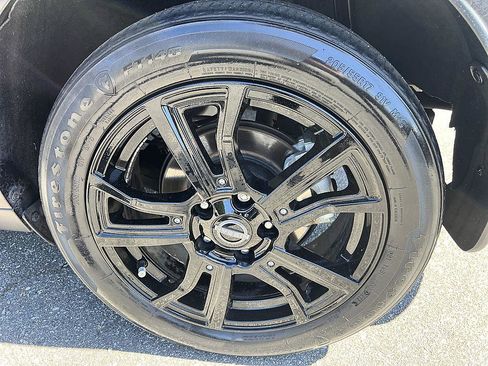 Certified 2023 Nissan Kicks SR w/ SR Premium Package FWD image 10