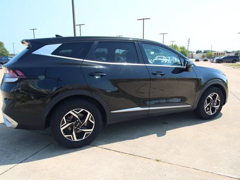 Used 2024 Kia Sportage LX FWD image 5
