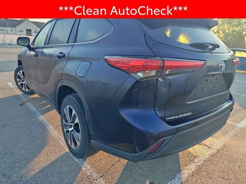 Used 2023 Toyota Highlander XLE FWD image 4