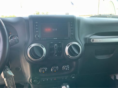 Used 2014 Jeep Wrangler Unlimited Rubicon AWD/4WD image 16