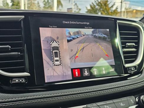 Used 2021 Chrysler Pacifica Touring-L w/ Uconnect Theater Family Group image 21