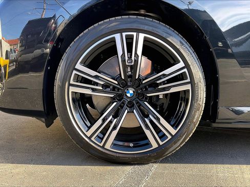 Used 2025 BMW i7 xDrive60 w/ Executive Package image 10