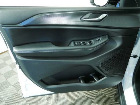 Certified 2023 Jeep Grand Cherokee Altitude AWD/4WD image 18