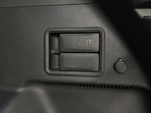 Used 2023 Chevrolet Equinox Premier AWD/4WD image 30