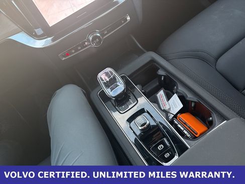 Certified 2025 Volvo XC90 B6 Plus image 28