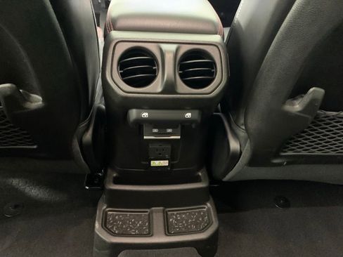 Used 2024 Jeep Wrangler Unlimited Rubicon w/ Capability Package AWD/4WD image 32