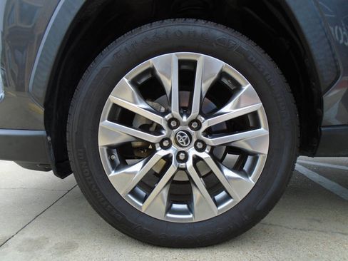 Used 2019 Toyota RAV4 XLE Premium FWD image 27