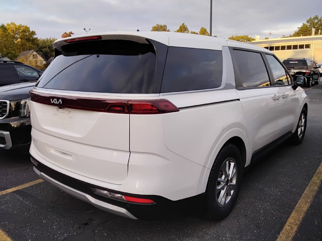 Used 2024 Kia Carnival LX FWD image 6