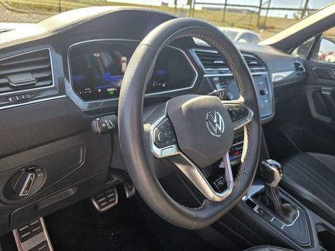 Used 2023 Volkswagen Tiguan SE R-Line image 11
