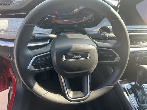 Used 2024 Jeep Compass Latitude image 8
