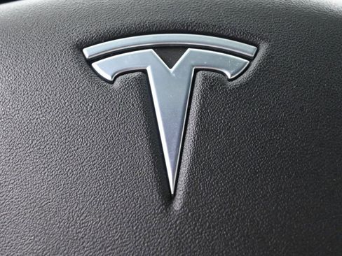 Used 2018 Tesla Model X 75D image 14