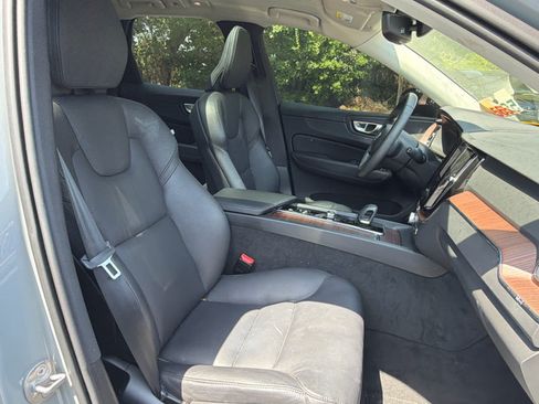 Certified 2024 Volvo XC60 B5 Plus AWD/4WD image 17