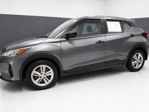 Used 2021 Nissan Kicks S FWD image 2