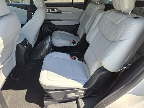 New 2026 Ford Explorer Platinum AWD/4WD image 19