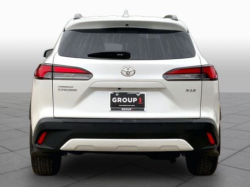 Used 2024 Toyota Corolla Cross XLE w/ Convenience Package FWD image 5