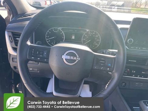Used 2025 Nissan Rogue SV AWD/4WD image 22