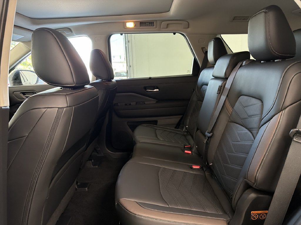 Certified 2025 Nissan Pathfinder Platinum w/ Cargo Package FWD image 20
