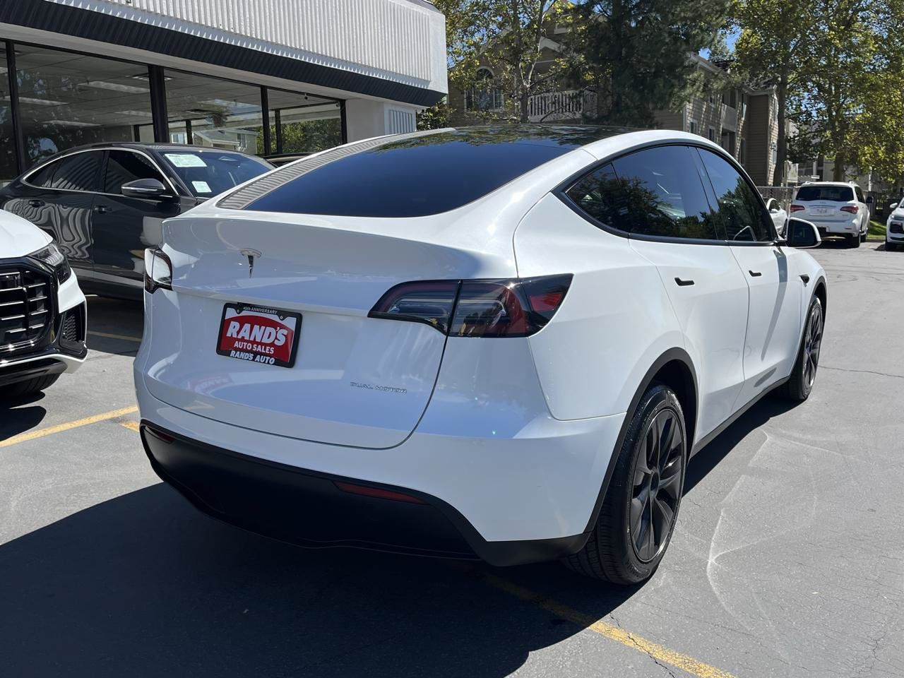 Used 2025 Tesla Model Y Long Range AWD/4WD image 9