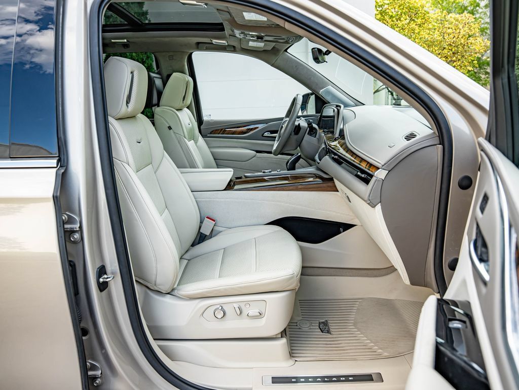 Used 2021 Cadillac Escalade Premium Luxury Platinum w/ Heavy-Duty Trailer Package AWD/4WD image 45