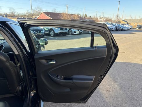 Used 2018 Chevrolet Volt Premier w/ Driver Confidence Package image 9