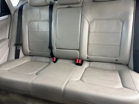 Used 2013 Volkswagen Passat TDI SE FWD image 43