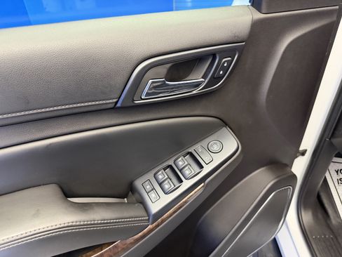 Used 2015 Chevrolet Suburban 4WD image 11