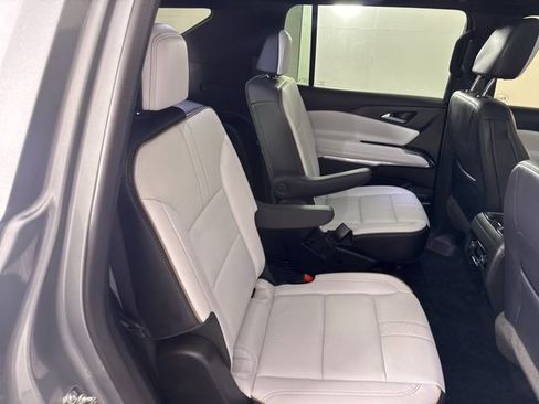 Used 2025 Chevrolet Traverse High Country image 21