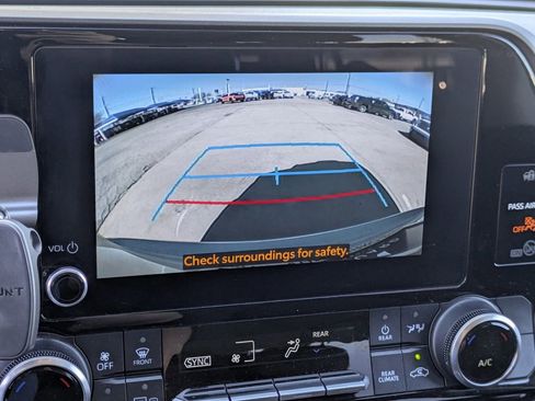 Used 2023 Toyota Highlander L image 18